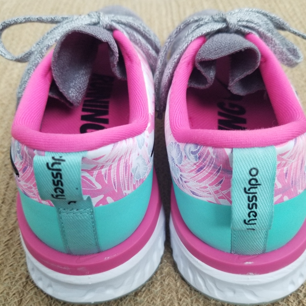 Euc- Nike Flyknit Odyssey React Running Sneakers - image 2